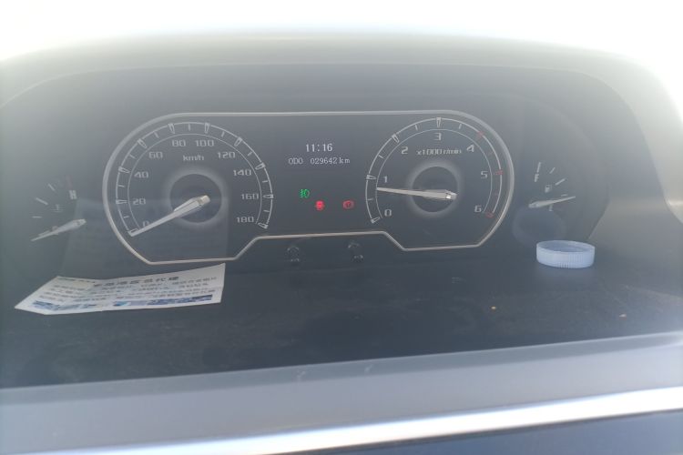 上汽大通MAXUS 新途V80 2021款 2.0T 手动经典城配王短轴中顶3座中控内饰14