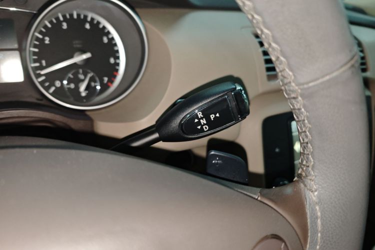 奔驰R级 2015款 R 320 4MATIC 豪华型局部细节18