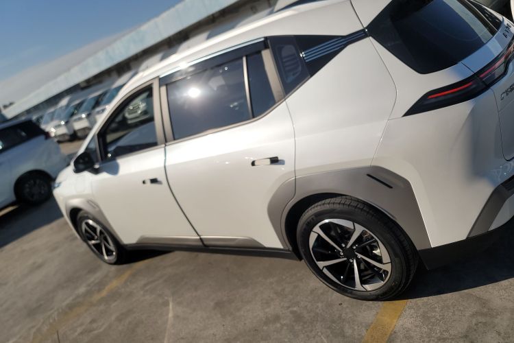 埃安 AION Y 2025款 Plus 510 乐享版 58.9kWh车身外观6003