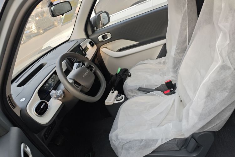 吉利银河 2025款 210km 熊猫卡丁中控内饰19