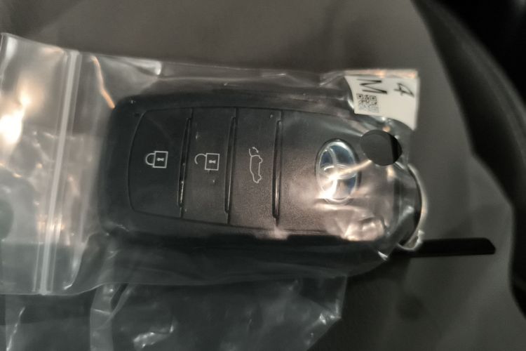 丰田 锋兰达 2023款 2.0L 智能电混双擎 尊贵版中控内饰11