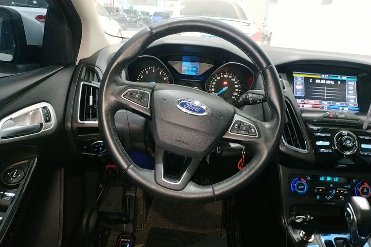 福特 福克斯 2015款 两厢 1.6L 自动风尚型中控内饰13