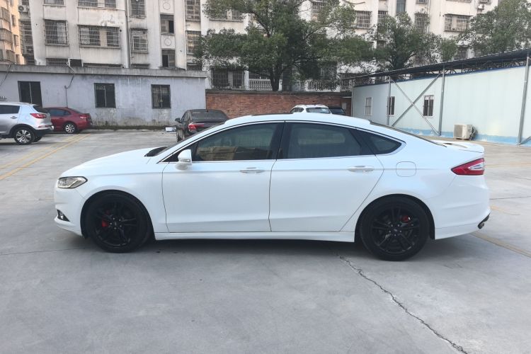 福特 蒙迪欧 2013款 2.0L GTDi240豪华运动型车身外观4