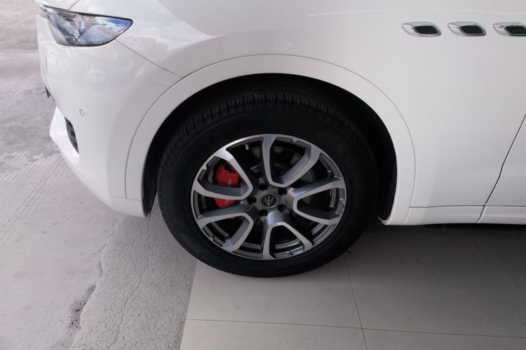 玛莎拉蒂 Levante 2016款 3.0T 标准型车身外观35
