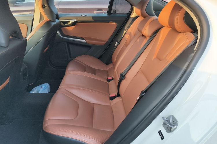 沃尔沃S60 2015款 S60L T5 智驭版中控内饰21