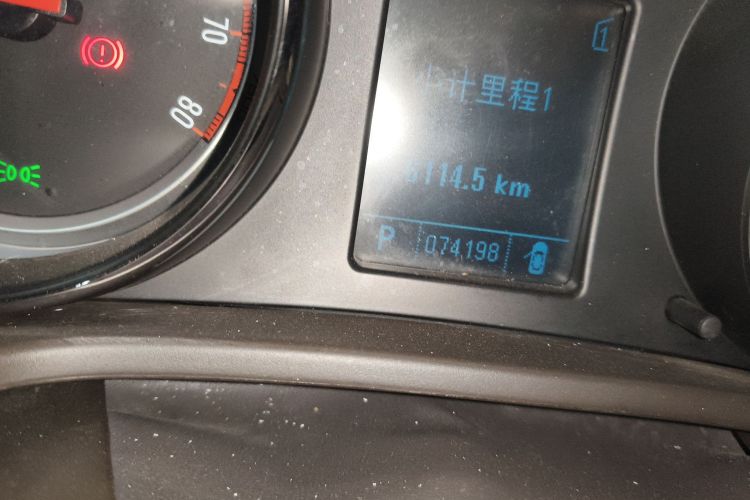 别克 君威 2011款 2.0L 舒适版中控内饰15