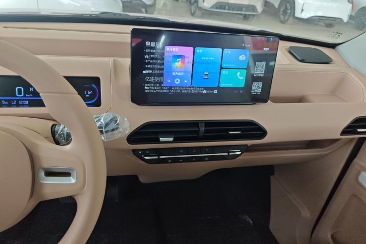 吉利银河 2024款 熊猫mini 200km 耐力熊中控内饰16