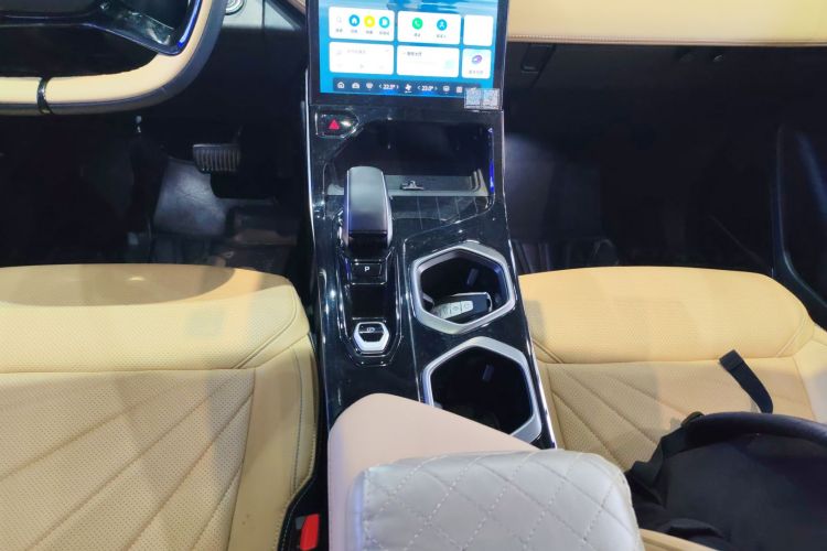 吉利汽车 博越L 2023款 1.5TD DCT尊贵型中控内饰18