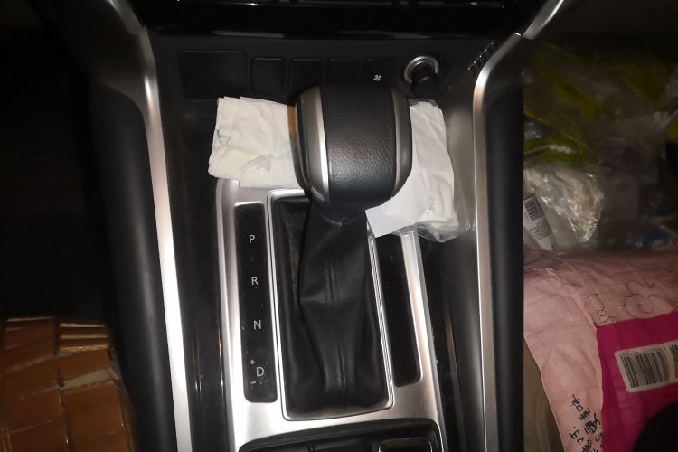 三菱 帕杰罗(进口) 2019款 3.0L 自动标准版中控内饰18