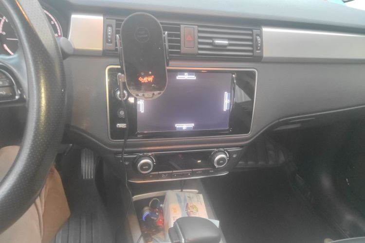 观致3 2016款 都市SUV 1.6T 自动致悦型中控内饰16