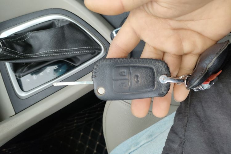 别克 英朗 2018款 15T 双离合精英型 国V中控内饰11