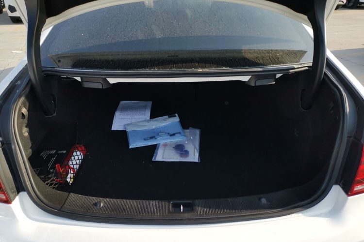 奔驰E级(进口) 2014款 E 200 轿跑版机舱底盘23