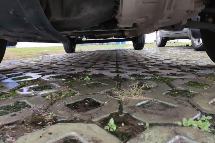 上汽大通MAXUS 新途V80 2023款 2.0T AMT经典傲运通短轴中顶5/6座局部细节9008