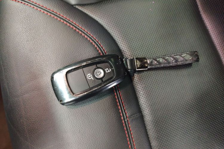 福特 探险者 2020款 EcoBoost 285 四驱运动版ST-LINE 7座中控内饰7001