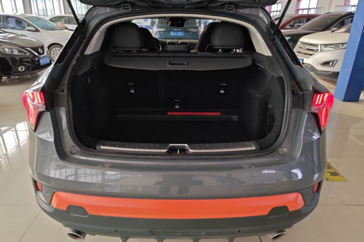 领克02 2019款 1.5T DCT两驱耀Pro版 国VI机舱底盘23