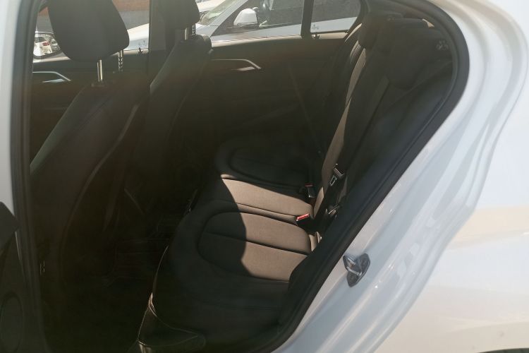 宝马1系 2019款 118i 时尚型中控内饰21