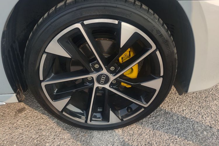 奥迪A3 2025款 A3L Limousine 35TFSI 飞驰尊享型车身外观10