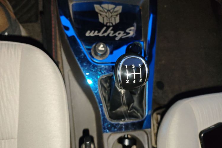 五菱汽车 五菱宏光 2015款 1.5L S 基本型国V中控内饰18