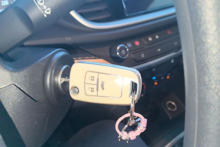 别克 英朗 2021款 改款 典范 1.5L 自动精英型中控内饰11