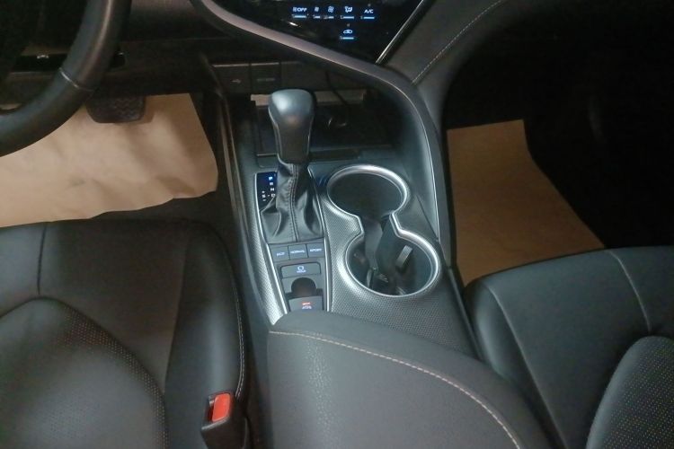 丰田 凯美瑞 2021款 2.5S 锋尚版中控内饰18