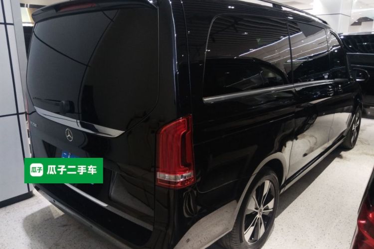 奔驰V级 2020款 V 260 尊贵版车身外观7