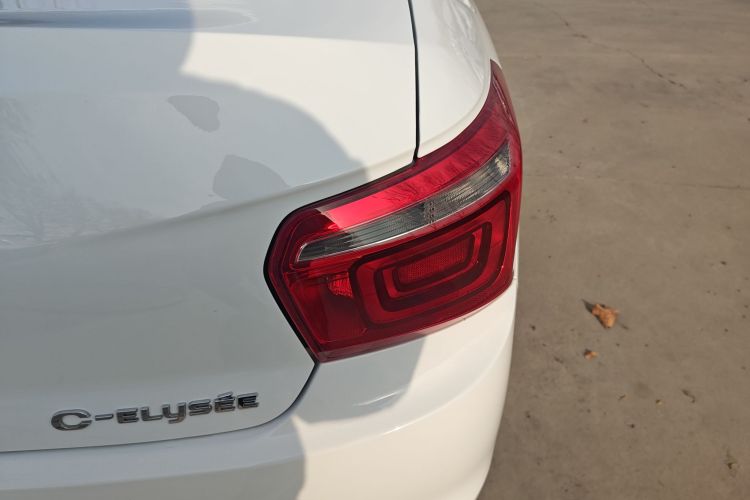 雪铁龙 爱丽舍 2017款 1.6L 手动时尚型车身外观9