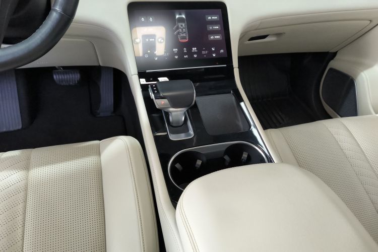 理想汽车 理想ONE 2020款 增程6座版中控内饰18