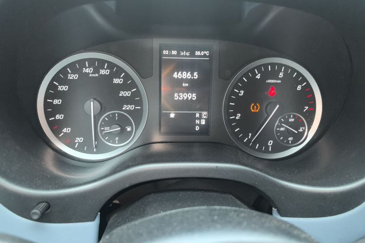 奔驰 威霆 2021款 2.0T 商务版 7座中控内饰15