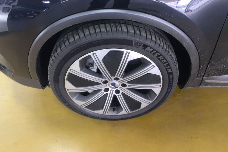 腾势N8 2023款 四驱超混旗舰七座版车身外观6007