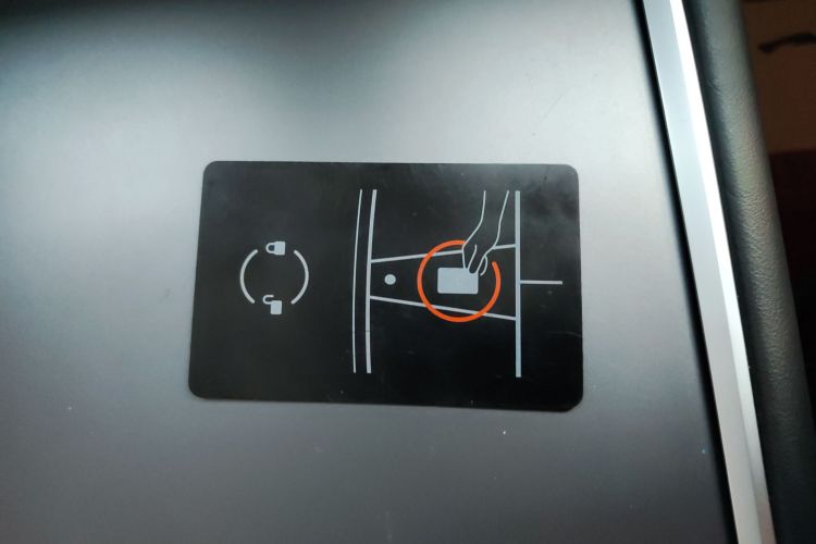 特斯拉 Model 3 2021款 标准续航后驱升级版 3D6中控内饰11