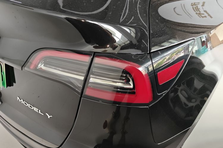 特斯拉 Model Y 2022款 改款 后轮驱动版车身外观9