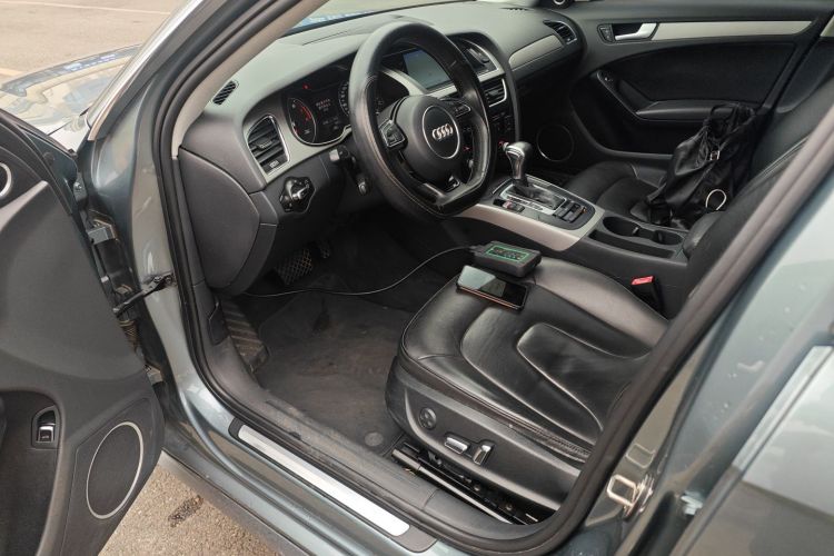 奥迪A4L 2015款 35 TFSI 自动标准型中控内饰20