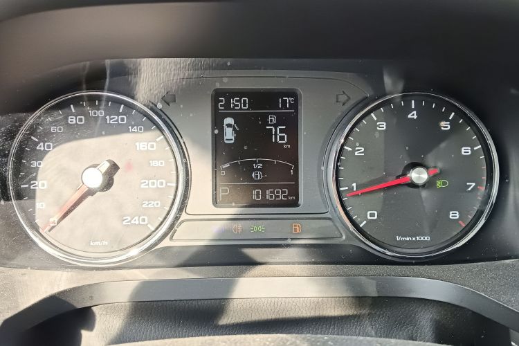 荣威i6 2017款 20T 自动旗舰版中控内饰14