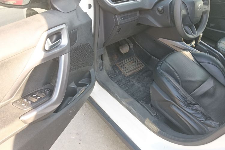 标致2008 2015款 1.6L 自动玩酷版中控内饰20