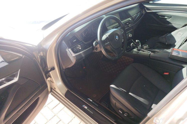 宝马5系 2013款 520Li 典雅型中控内饰20