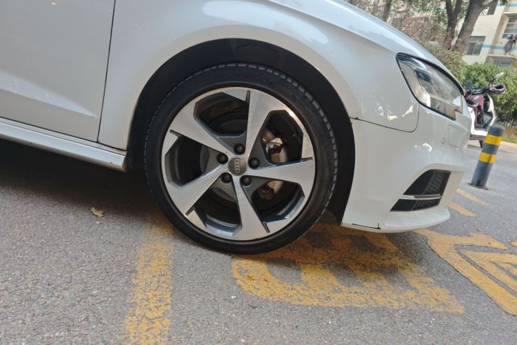 奥迪A3 2018款 30周年年型 Sportback 35 TFSI 运动型车身外观10