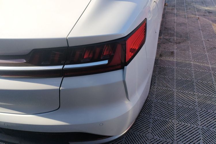 比亚迪 汉 2021款 EV 标准续航版豪华型车身外观9