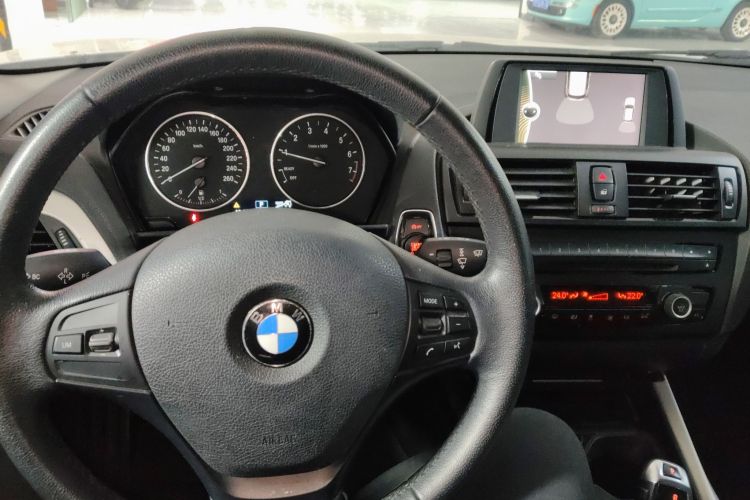 宝马1系(进口) 2013款 改款 118i 领先型中控内饰13