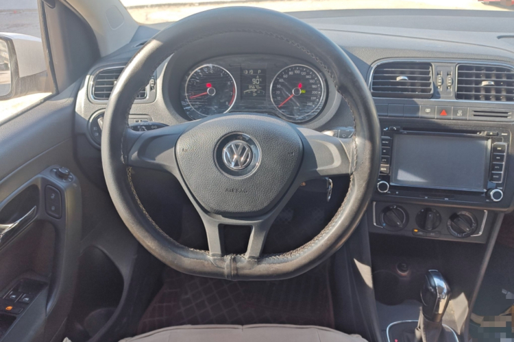 大众 Polo 2014款 1.6L 自动舒适版中控内饰13