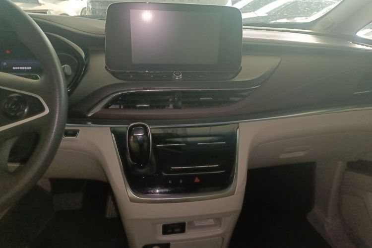 别克GL8 2022款 陆上公务舱 652T 舒适型中控内饰16