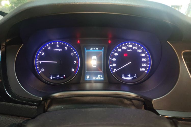 现代 名图 2014款 1.8L 自动尊贵型DLX中控内饰14