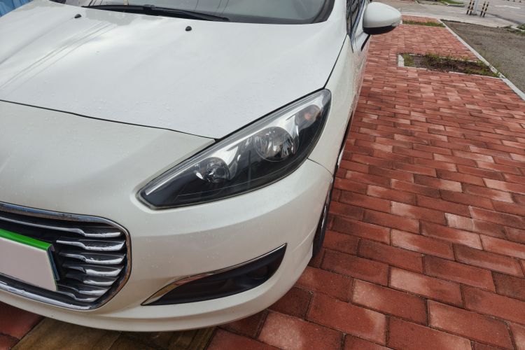 标致308 2014款 乐享版 经典 1.6L 自动优尚型局部细节36