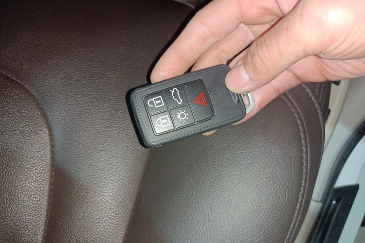 沃尔沃V40 2016款 T3 智逸版中控内饰11