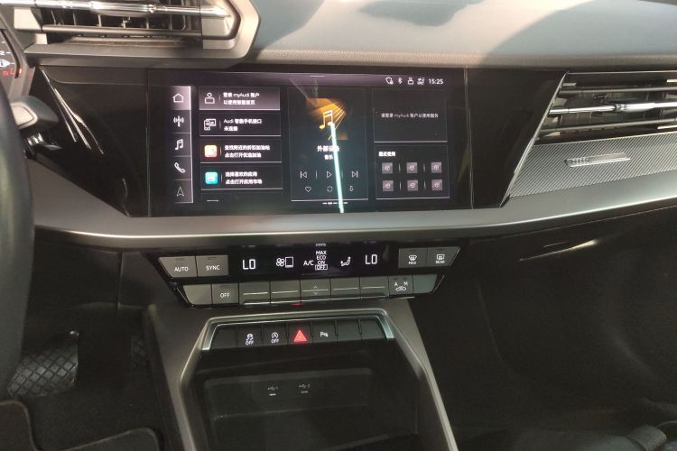 奥迪A3 2023款 改款 A3L Limousine 35 TFSI 时尚运动型中控内饰16