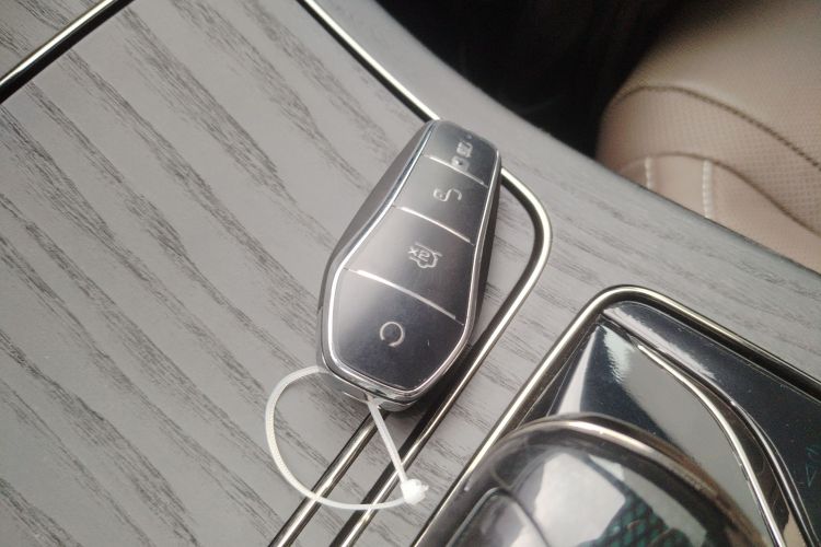 比亚迪 汉 2023款 DM-i 冠军版 121KM 尊享型中控内饰11