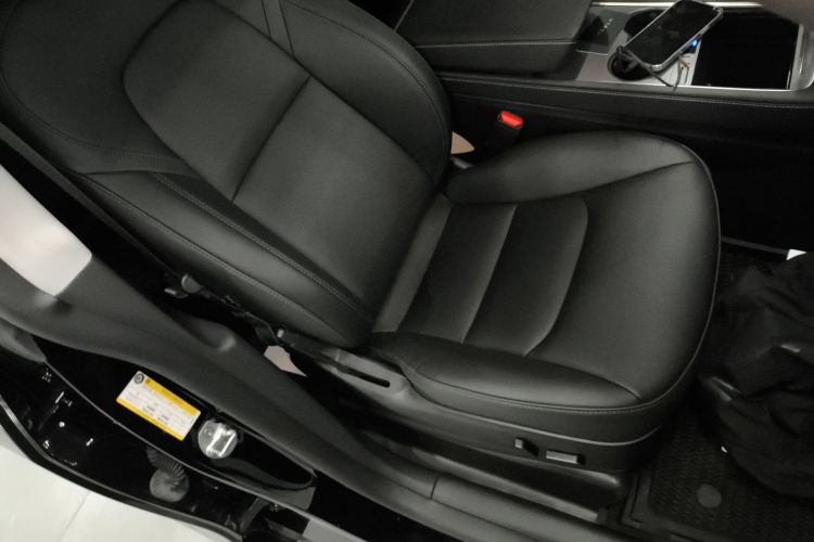 特斯拉 Model Y 2022款 改款 长续航全轮驱动版局部细节41