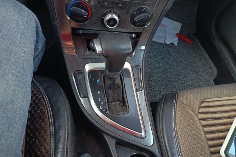 中华H530 2017款 1.6L 自动舒适型中控内饰18