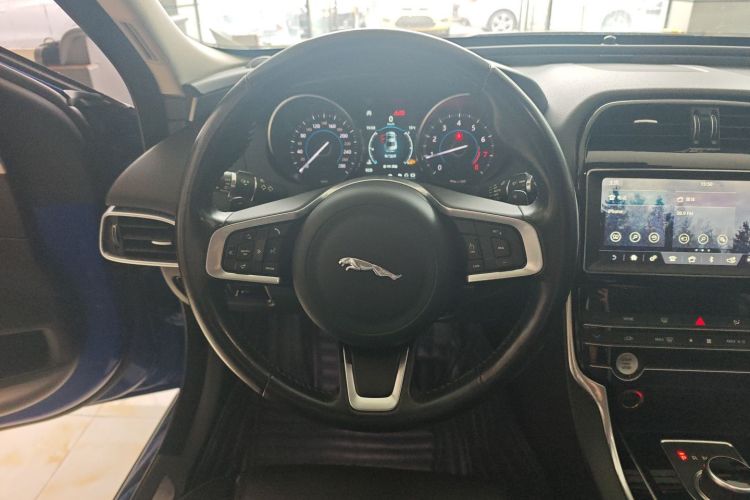 捷豹XEL 2019款 2.0T 200PS 豪华版中控内饰13