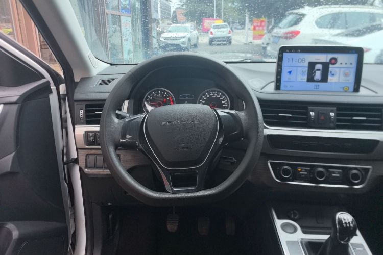 东风风行 风行T5 2022款 盛世款 1.6L 手动筑梦版五座中控内饰13