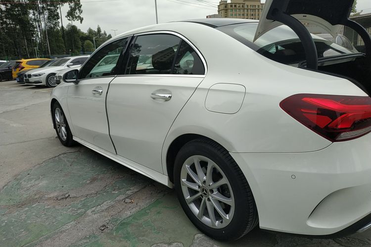 奔驰A级 2019款 A 200 L 运动轿车车身外观4